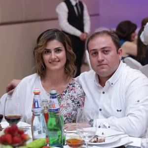 Meet your Posher, Ester